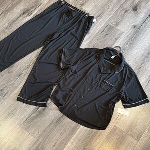 🩷Flora Nikrooz Cozy Short Sleeve Black Pajama Set Top and pants with Silver Trim